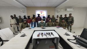 Read more about the article पलामू पुलिस ने रंगदारी और फायरिंग मामले में 6 अपराधियों को हथियार समेत किया गिरफ्तार