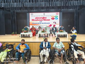 Read more about the article अंतरराष्ट्रीय दिव्यंगता दिवस के अवसर पर टाउन हॉल में व्हील चेयर का किया गया वितरण