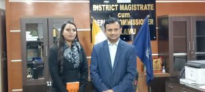 Read more about the article बीपीएससी में सफल होने पर रिया वर्मा को उपायुक्त ने दी बधाई