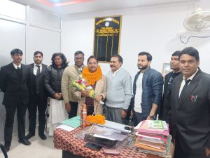 Read more about the article अपर लोक अभियोजक मनोज कुमार सिंह को सेवानिवृत्ति उपरांत विदाई दी गई