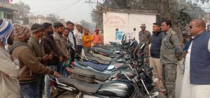 Read more about the article पुलिस ने सड़क सुरक्षा को लेकर लोगों को किया जागरूक