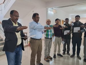 Read more about the article आयुक्त कार्यालय में दिलाई गयी मतदाता शपथ