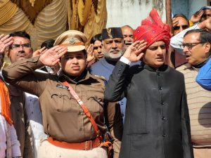 Read more about the article गणतंत्र दिवस पर उपायुक्त ने अपने आवासीय कार्यालय और अन्य जगहों पर किया झण्डोत्तोलन
