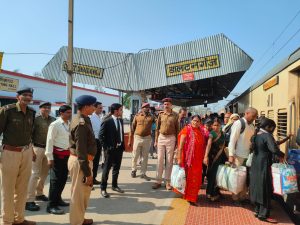 Read more about the article रेलवे न्यायिक दंडाधिकारी के नेतृत्व में चला टिकट जांच अभियान