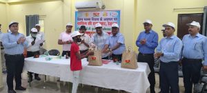 Read more about the article रेहला ग्रासिम इंडस्ट्रीज के द्वारा 60 टीवी मरीजों के बीच किया गया पोषण किट का वितरण