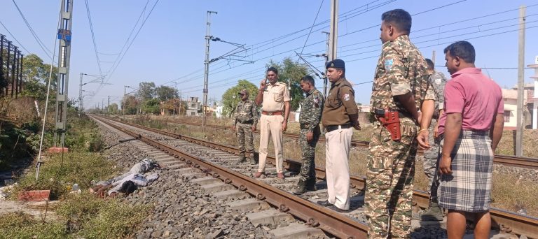 Read more about the article ट्रेन के आगे कूदकर व्यक्ति ने की आत्महत्या, पुलिस जांच में जुटी