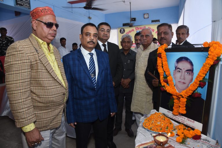 Read more about the article भूतपूर्व विधायक व वरिष्ठ अधिवक्ता सचिदानंद त्रिपाठी के दिव्य स्मृति में 38 वां पुण्यतिथि सह अधिवक्ता सम्मान समारोह का आयोजन