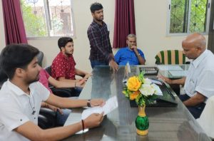 Read more about the article अखिल भारतीय विद्यार्थी परिषद ने प्राचार्य को विभिन्न शैक्षिक समस्याओं को लेकर के ज्ञापन दिया