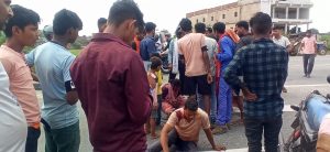 Read more about the article बाइक व स्कूटी में आमने-सामने टक्कर, तीन घायल