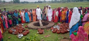 Read more about the article बरवाडीह, पैरा और लेदगाई में सरहुल पर हुई गांव गम्हेल और दुर्जाग्नि की पूजा ,मांदर की थाप पर झूमते गांव के लोग