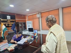Read more about the article उपायुक्त ने जनता दरबार में सुनी आमजनों की समस्याएं