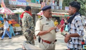Read more about the article शहर के सादिक मंजिल चौक पर चला सघन चेकिंग अभियान, कई वाहन जब्त