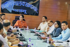 Read more about the article बैठक में नहीं चलेगी टालने वाली प्रवृति, कार्य प्रगति में सुधार लाएं अधिकारी : उपायुक्त