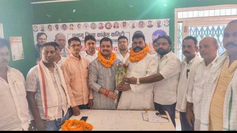 Read more about the article मुकेश सिंह चंदेल बने राजीव गांधी पंचायती राज के पलामू जिला अध्यक्ष