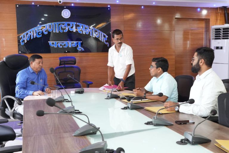 Read more about the article पीएमकुसुम योजना को लेकर डीडीसी ने की बैठक,810 योग्य लाभुकों की सूची को किया गया अनुमोदित