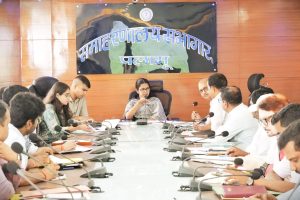 Read more about the article उपायुक्त ने राजस्व संग्रहण की समीक्षा बैठक की,सभी विभागों को राजस्व संग्रहण में तेज़ी लाने के निर्देश