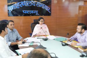 Read more about the article उपायुक्त ने शिक्षा विभाग द्वारा किये जा रहे कार्यों की समीक्षा की