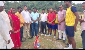 Read more about the article विश्व आदिवासी दिवस के उपलक्ष में राजा मेदनीराय फुटबॉल टूर्नामेंट का आयोजन