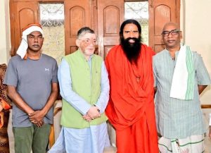 Read more about the article योग गुरु बाबा रामदेव न पहुंचे नेमरा , शिबू सोरेन को दी श्रद्धांजलि