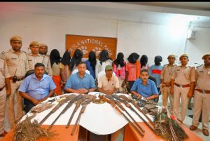 Read more about the article लातेहार:बेतला टाइगर रिजर्व (PTR) में सक्रिय एक बड़े शिकारी गिरोह का पर्दाफाश, 9 गिरफ्तार 13 फरार