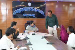 Read more about the article उपायुक्त कार्यालय में जनता दरबार का हुआ आयोजन