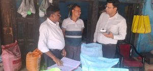 Read more about the article बीडीओ ने पैक्स व खाद दुकान का किया निरीक्षण