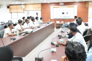 Read more about the article UIDAI के नये दिशा-निर्देशों से ऑपरेटरों को अवगत कराने को लेकर जिले के आधार ऑपरेटरों को दिया गया प्रशिक्षण