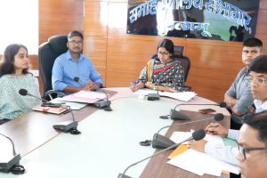 Read more about the article उपायुक्त ने राजस्व संग्रहण की समीक्षा बैठक की,सभी विभागों को राजस्व संग्रहण में तेज़ी लाने के निर्देश