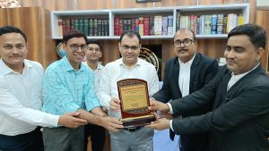 Read more about the article एल ए डी सी काउंसिल की और से पलामू पीडीजे को दी गई बिदाई