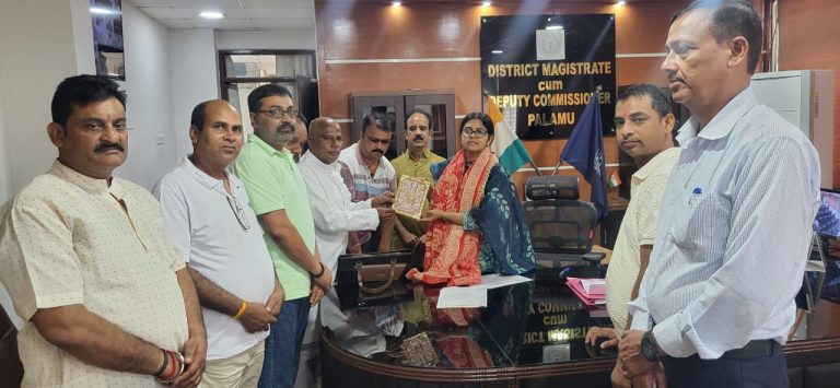 Read more about the article उपायुक्त व नगर आयुक्त से दुर्गा पूजा समितियों को समूचित व्यवस्था उपलब्ध कराने की मांग