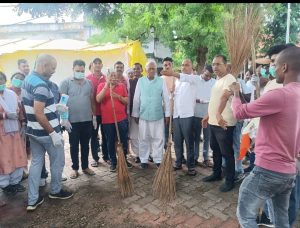 Read more about the article देश के प्रधानमंत्री नरेंद्र मोदी जी के जन्मदिन पर भाजपा नेस्वच्छता अभियान एव रक्तदान शिविर का आयोजन किया