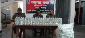 Read more about the article पिकअप वाहन से भारी मात्रा में अवैध देशी शराब बरामद