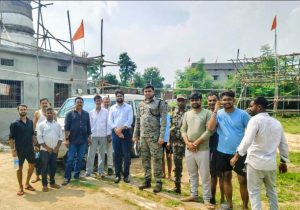 Read more about the article चैनपुर थाना प्रभारी ने किया पूजा पंडालों की तैयारी का निरीक्षण