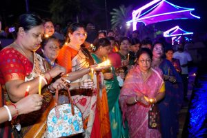 Read more about the article प्रथम मेयर संग बंगाली समाज की महिलाएं कोयल तट पर किया दीप दान