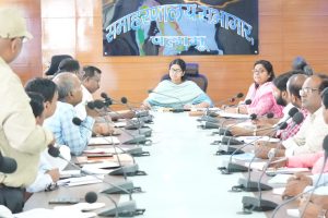 Read more about the article उपायुक्त की अध्यक्षता में हुई आपूर्ति विभाग की समीक्षात्मक बैठक