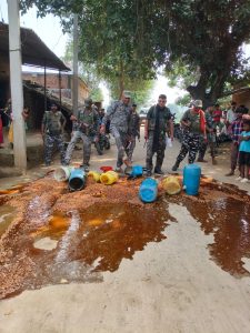 Read more about the article पुलिस ने अवैध महुआ शराब निर्माण के खिलाफ की छापेमारी