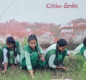 Read more about the article स्वच्छता पखवाड़ा 2025 के दूसरे सप्ताह कंडा पीएम श्री अपग्रेड प्लस टू उच्च विद्यालय में विभिन्न गतिविधि का हुआ संचालन