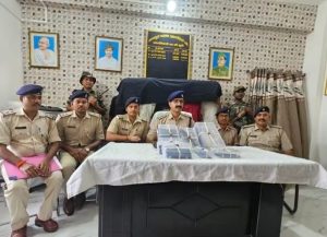 Read more about the article पांच करोड़ का सोना लूट कांड में शामिल अपराधी के साथ चार अन्य देसी कट्टा के साथ किया गिरफ्तार