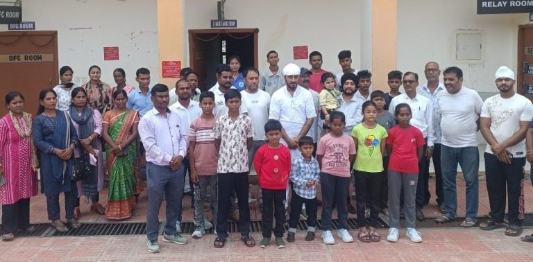 Read more about the article पनेशनल गतका चैम्पियनशिप में भाग लेने के लिए रवाना हुए पलामू के खिलाड़ी