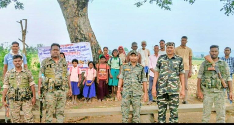 Read more about the article पलामू पुलिस द्वारा अवैध नशीली फसलों की रोकथाम हेतु जागरूकता अभियान चलाया गया