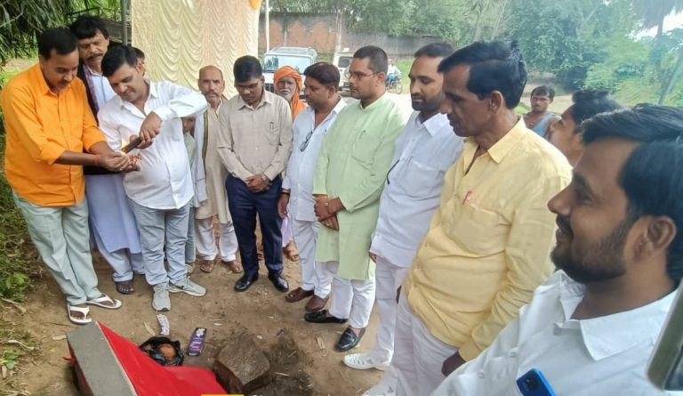 Read more about the article विश्रामपुर राज घाट पर बनेगा गार्डवाल,हुआ शिलान्यास