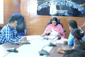 Read more about the article उपायुक्त कार्यालय में जनता दरबार का हुआ आयोजन