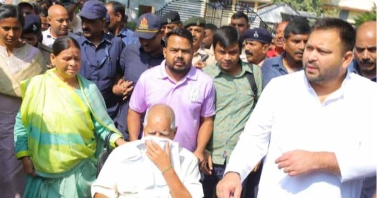 Read more about the article तेजस्वी यादव ने राघोपुर सीट के लिए नॉमिनेशन किया