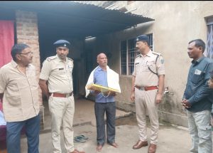 Read more about the article शहीदों को उनके आवास पर जाकर दी गई श्रद्धांजलि