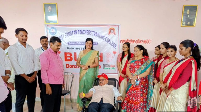Read more about the article सनातन बीएड कॉलेज परिसर में रक्तदान शिविर का आयोजन