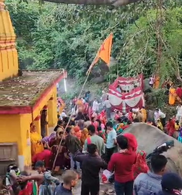 Read more about the article पुनपुन उद्गम स्थल कुंड पर मेला का हुआ आयोजन