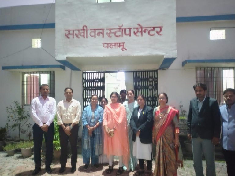 Read more about the article डीसी ने वन स्टॉप सेंटर का किया औचक निरीक्षण