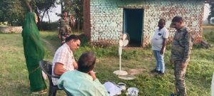 Read more about the article दस वर्षों से फरार चल रहे आरोपी के घर हुई कुर्की