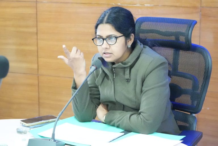 Read more about the article उपायुक्त ने स्वास्थ्य विभाग द्वारा किये जा रहे कार्यों की समीक्षा की