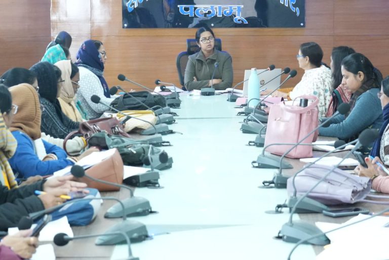 Read more about the article उपायुक्त ने समाज कल्याण विभाग द्वारा संचालित कार्यों की समीक्षा की